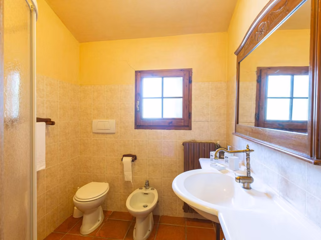 Il bagno privato di una delle camere dell'agriturismo